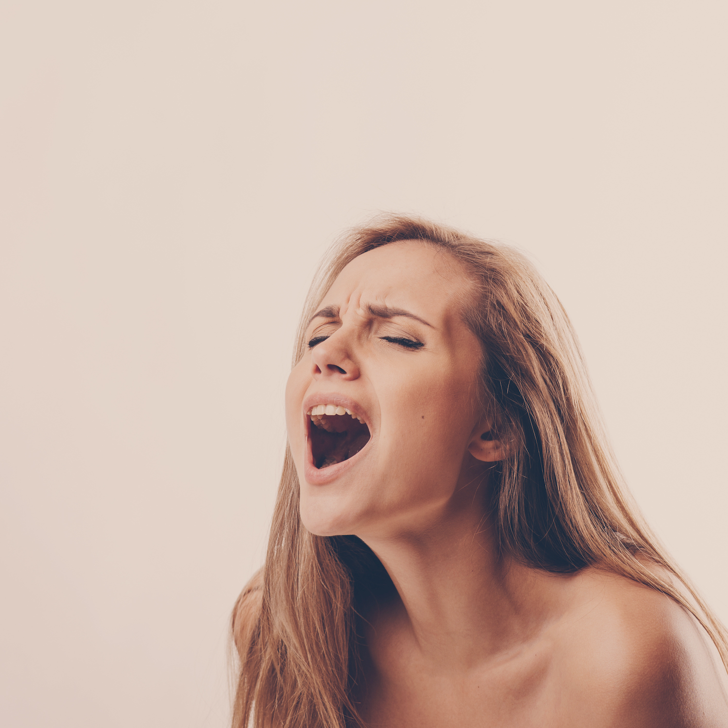Frau schreit als Synonym für Orgasmus, Sex